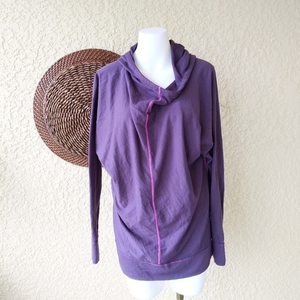 The north‎ face pullover shirt